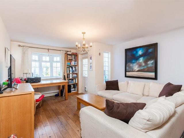 House for rent in London Borough of Ealing, Hanwell