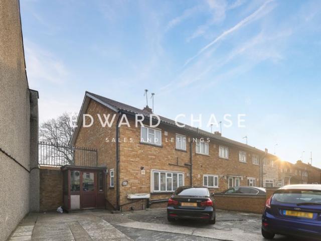 House for rent in Seven Kings, Greater London