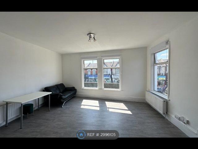 Apartment for rent in Seven Kings, Greater London