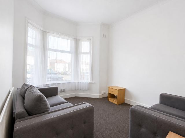 Apartment for rent in Seven Kings, Greater London
