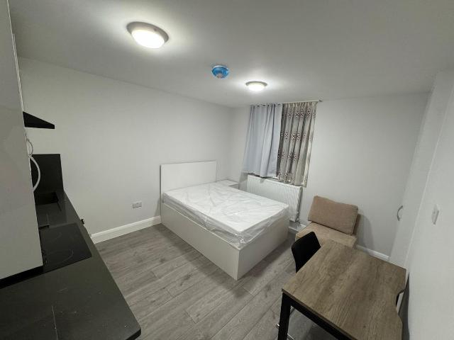 Studio for rent in Chadwell Heath, Greater London