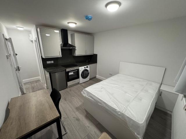 Studio for rent in Chadwell Heath, Greater London