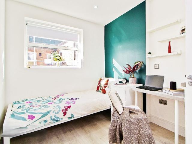 Studio for rent in Seven Kings, Greater London