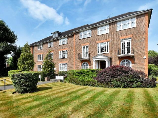 Apartment for rent in Northwood Green Lane, Greater London