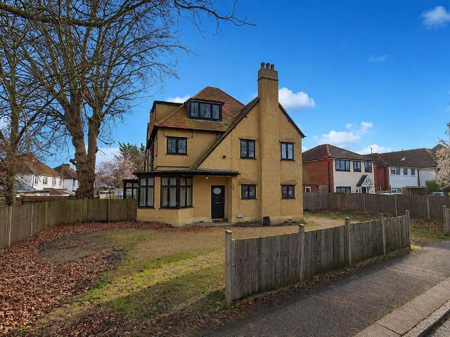 Studio for rent in Lower Halliford, Surrey