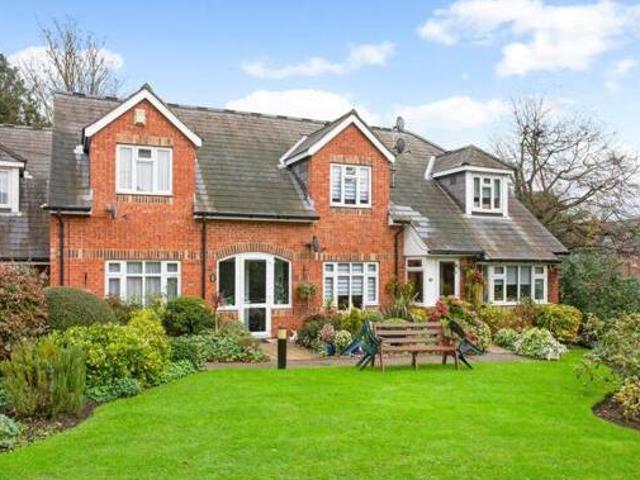 House for sale in Little Stanmore, Greater London