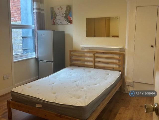 House for rent in Palmers Green, Greater London