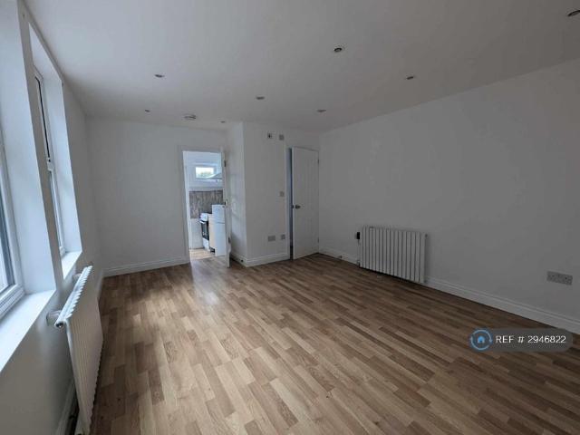 House for rent in Palmers Green, Greater London