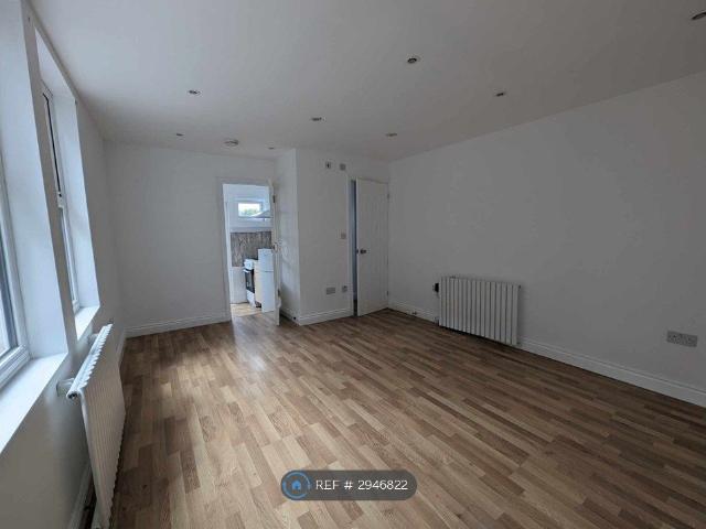 Studio for rent in Palmers Green, Greater London