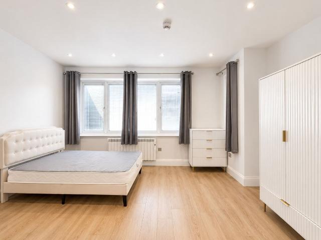 Studio for rent in Winchmore Hill, Edmonton