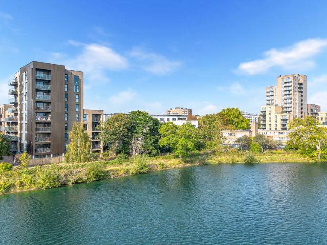 Apartment for rent in Brownswood Park, Greater London