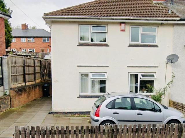 House for rent in Dixon's Green, West Midlands