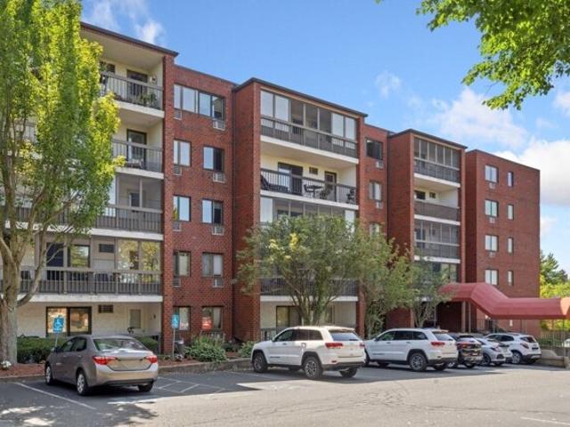 Condo for sale in Melrose Highlands, Melrose