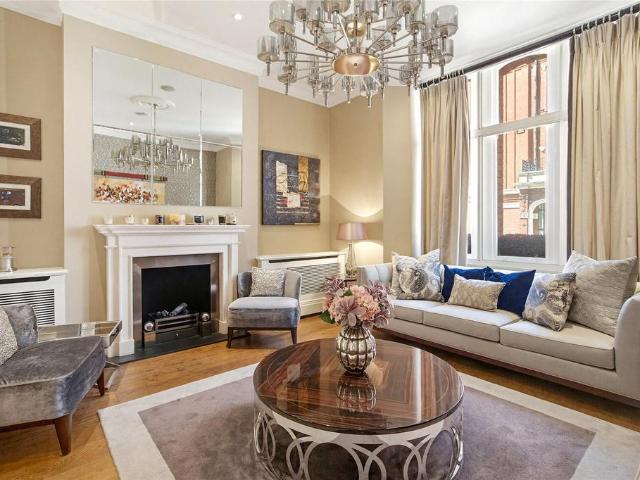 Apartment for rent in Mayfair, Greater London