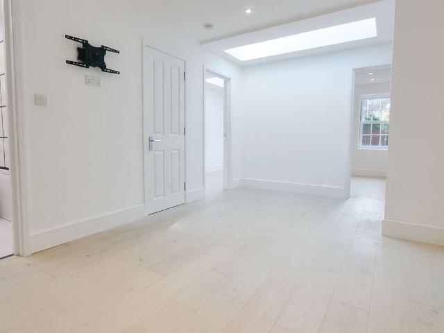 Apartment for rent in Upton Park, Greater London