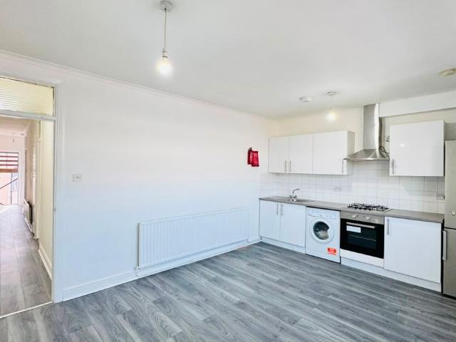 Apartment for rent in Upton Park, Greater London