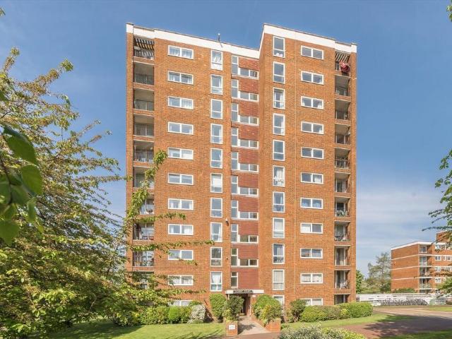 Apartment for rent in London Borough of Ealing, Park Royal