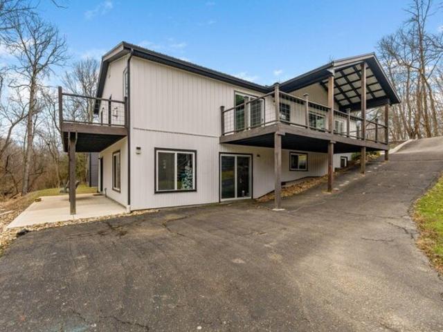 House for sale in Howard