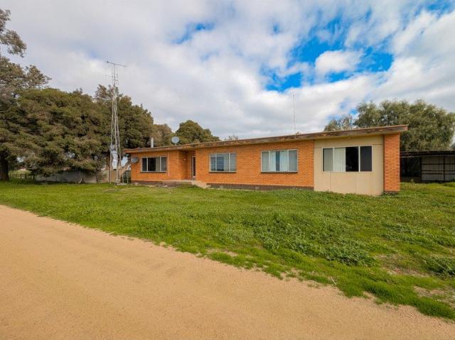 Cottage for sale in Wakool, New South Wales
