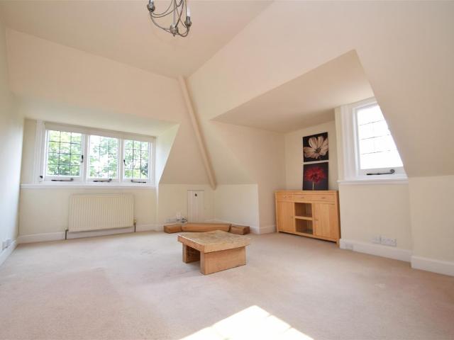 Apartment for rent in Northwood, Greater London