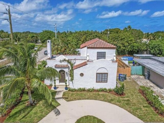 House for sale in Lake Park