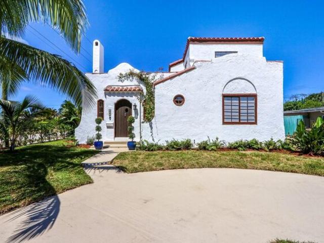 House for sale in Lake Park