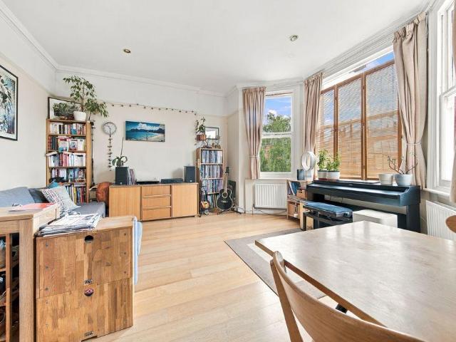 Apartment for rent in Swiss Cottage, Greater London