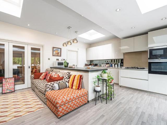 House for rent in Golders Green, Greater London