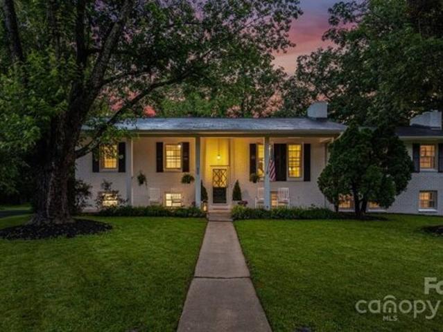 House for sale in Hendersonville