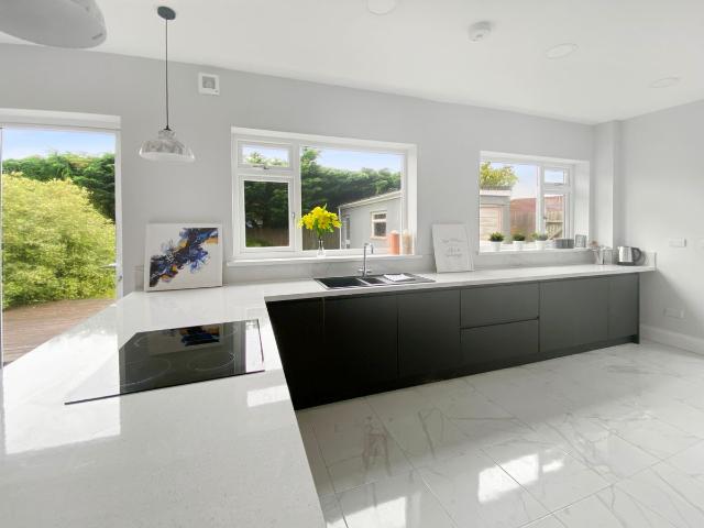 Room for rent in Falcon Lodge, Wales