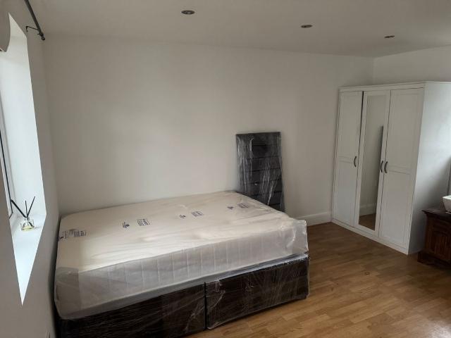Studio for rent in London Borough of Ealing, Greenford