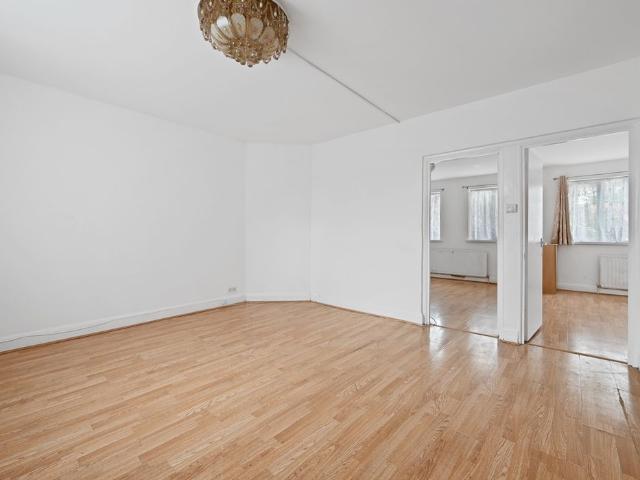 Apartment for rent in London Borough of Ealing, Greenford