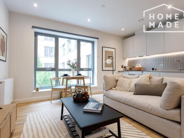 Studio for rent in London Borough of Ealing, Greater London