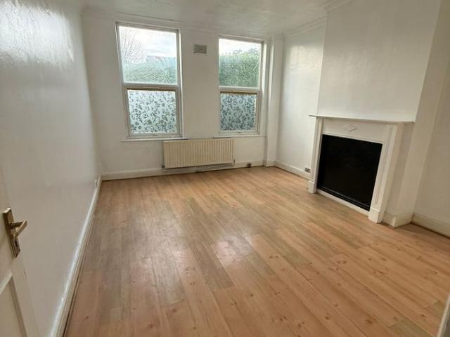 Apartment for rent in London Borough of Ealing, Greenford