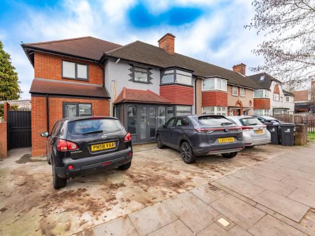 Apartment for rent in London Borough of Ealing, Greenford