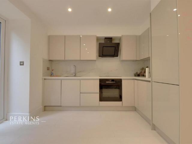 Apartment for rent in London Borough of Ealing, Greenford