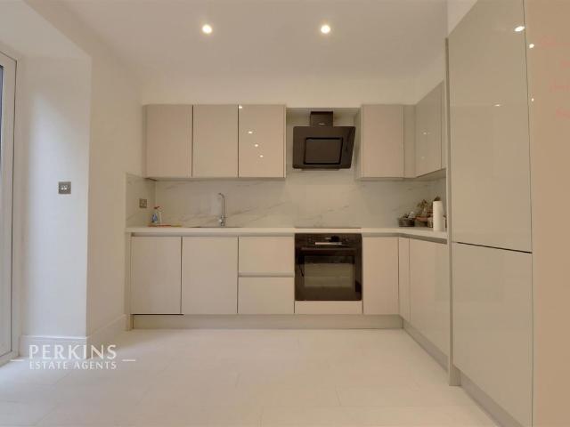 Apartment for rent in London Borough of Ealing, Greenford