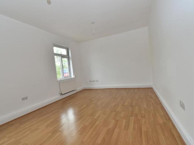 Apartment for rent in London Borough of Ealing, Perivale