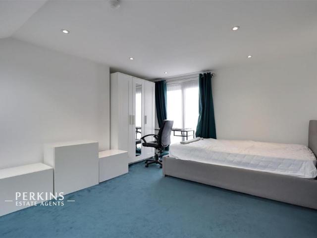 Apartment for rent in London Borough of Ealing, Greenford