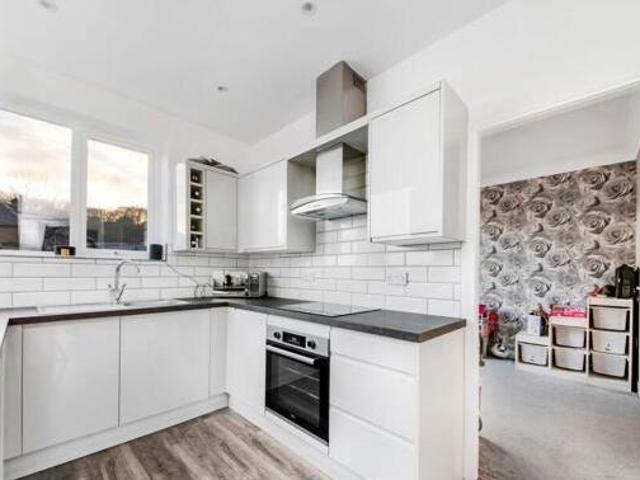 House for sale in Huddersfield, West Yorkshire