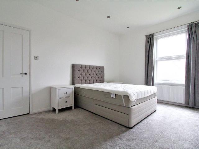 Apartment for rent in Greenhill, Greater London