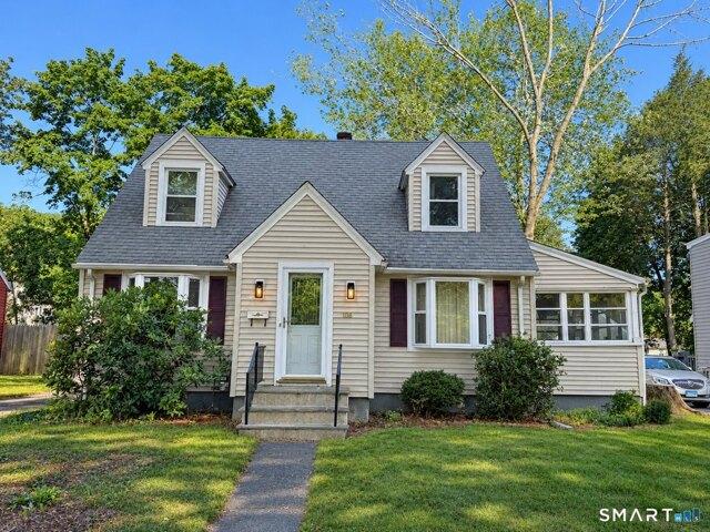 House for sale in Amity, New Haven