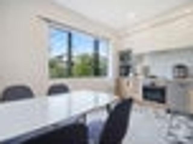 Townhouse for rent in Paremoremo