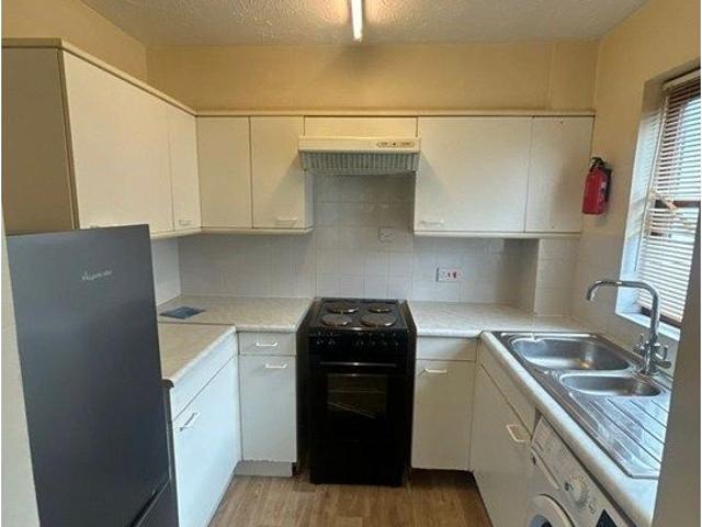 Apartment for rent in Worcester Park Estate, Monks Orchard