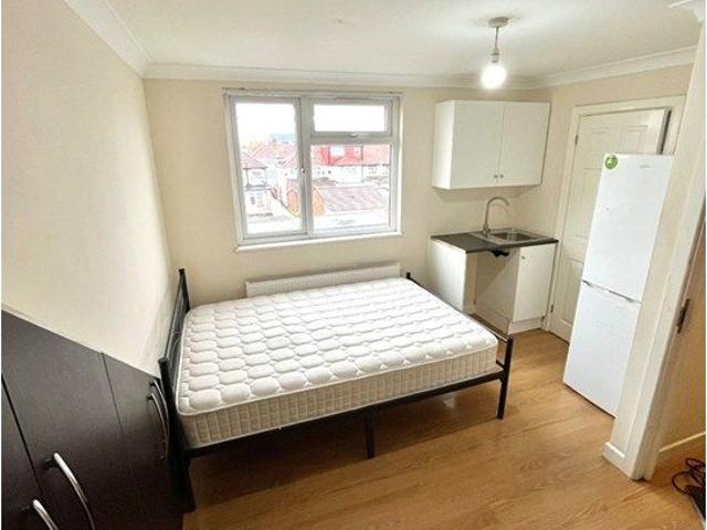 Studio for rent in London Borough of Ealing, Greater London