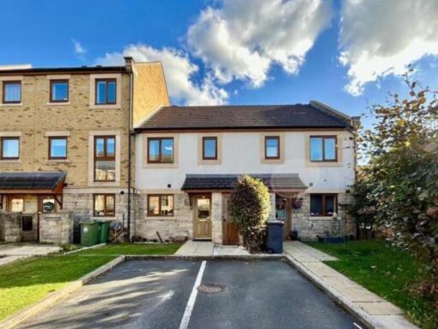 House for sale in Huddersfield, West Yorkshire