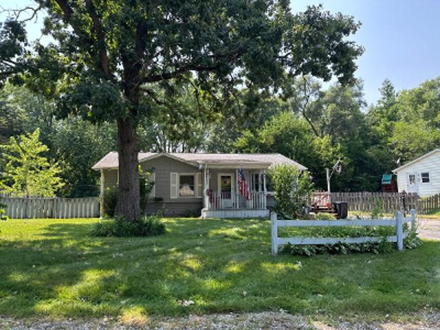 House for sale in Island Lake, Illinois