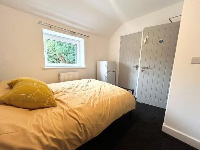 Room for rent in Lee Bank, Greater Manchester