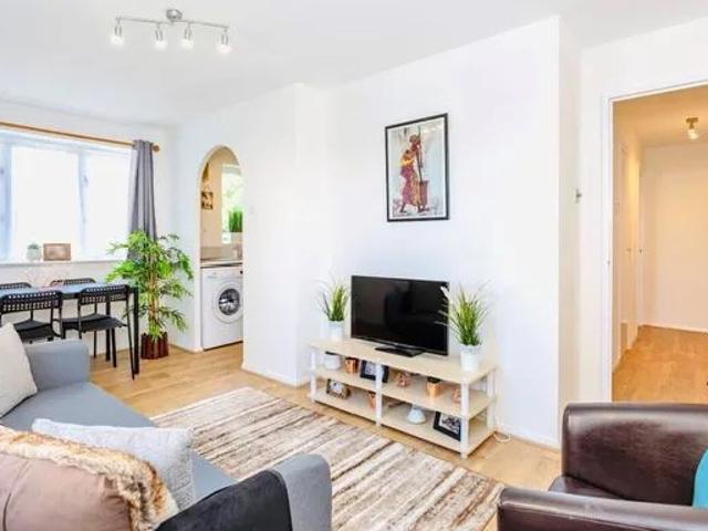 Apartment for rent in Thames View, Greater London