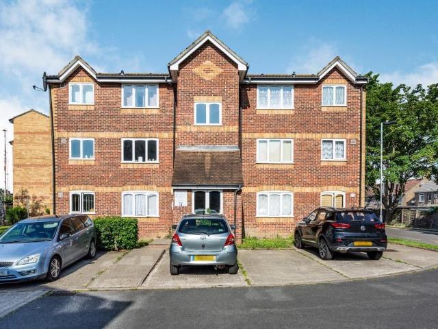 Apartment for rent in Thames View, Greater London
